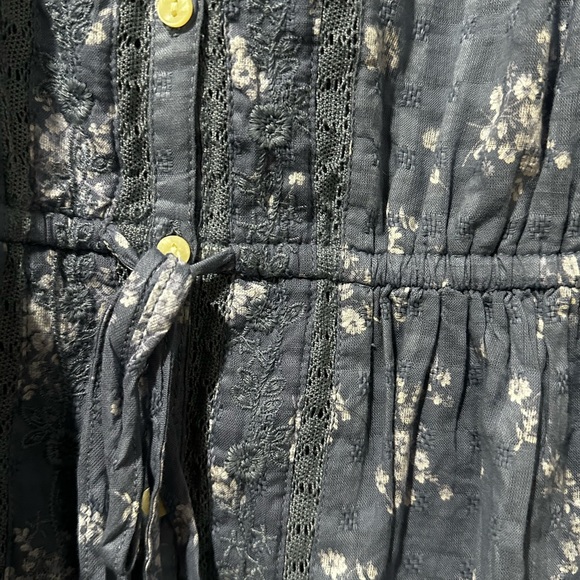 American Eagle Blue Floral Flowy Peasant Top - Picture 2 of 4